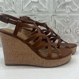 NWT Daisy Fuentes Susie Brown Strappy Sandal Wedge | Size 6